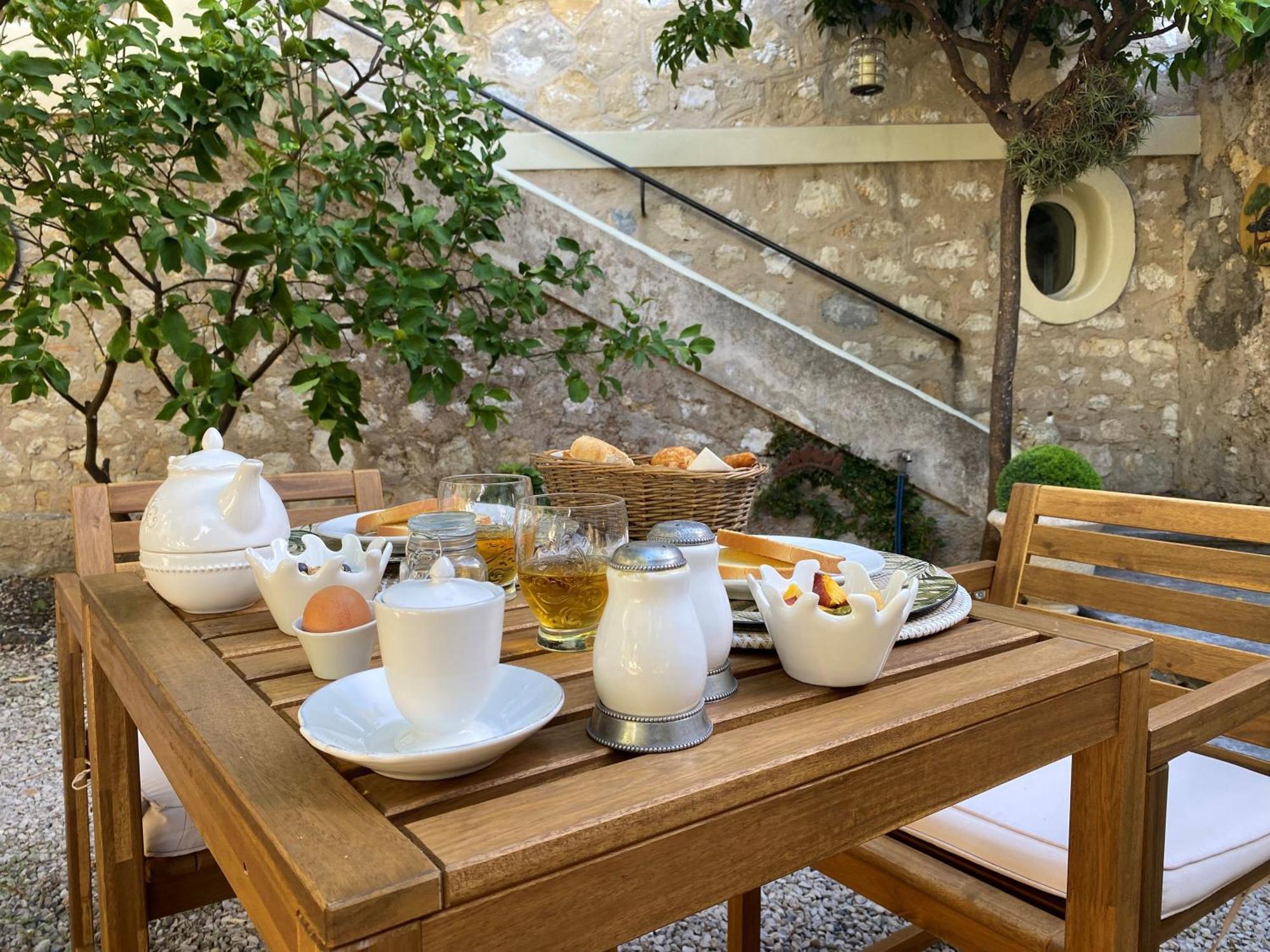 Bed and Breakfast Le Jardin D'Elma Vence Exterior foto
